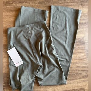 NWT lululemon groove nulu flared pant size 6